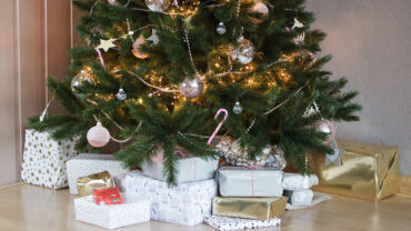 christmas-tree-decorating-gift-wrap-service-bolton